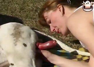 Big dog fucks amateur woman's wet cunt in sunny outdoor XXX scenes