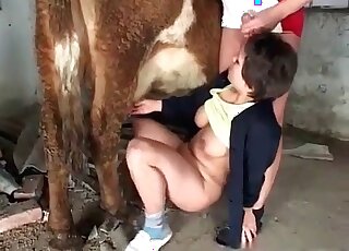 Bitch sucks tits of a cow while her boyfriend is drilling her snatch